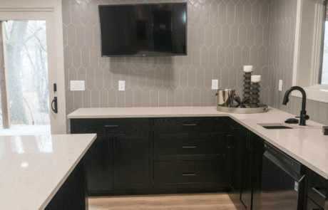 Black and white kitchen countertops